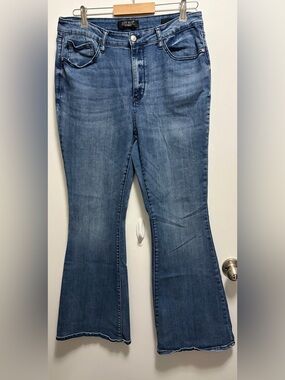 Judy Blue Flare Fit Medium Wash Flare Jeans Womens Size 15/32